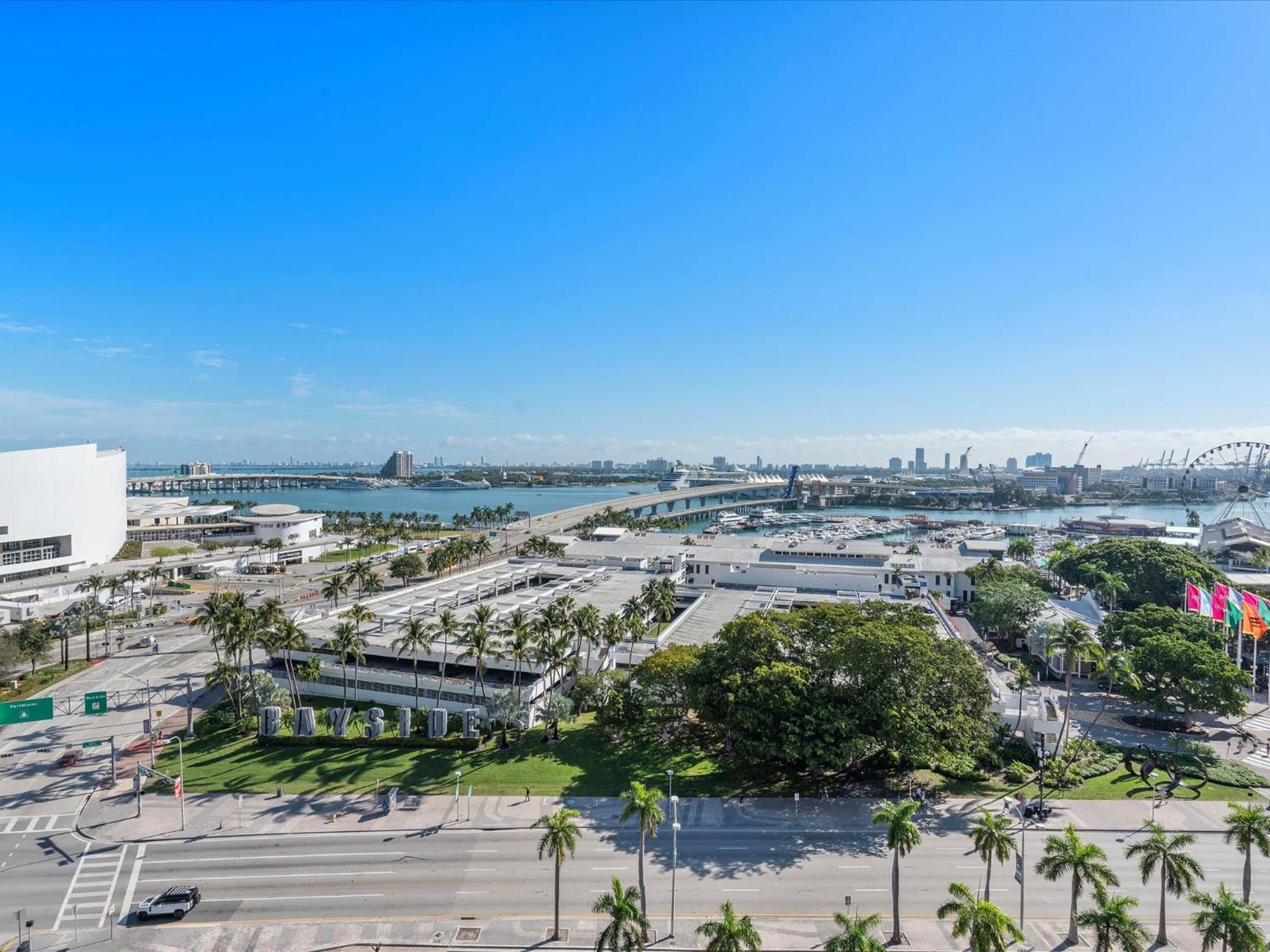 Mvr - Steps To Bayside Ftx & Brickell Apartment