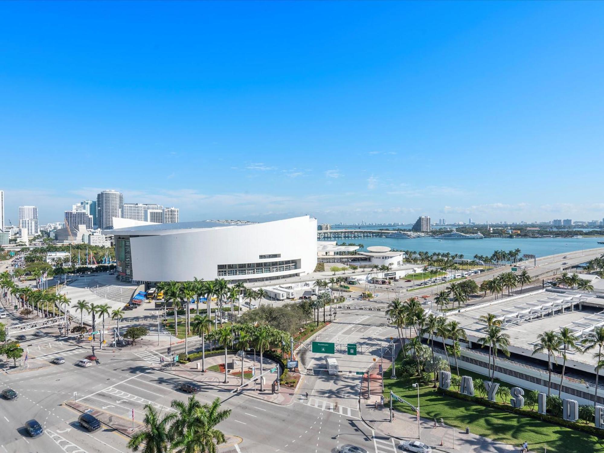 Mvr - Steps To Bayside Ftx & Brickell Apartment *